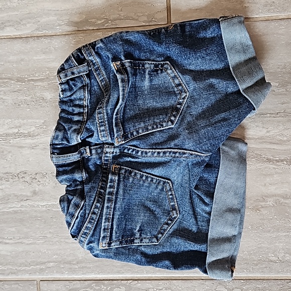 Girls Gap shorts - Picture 2 of 4